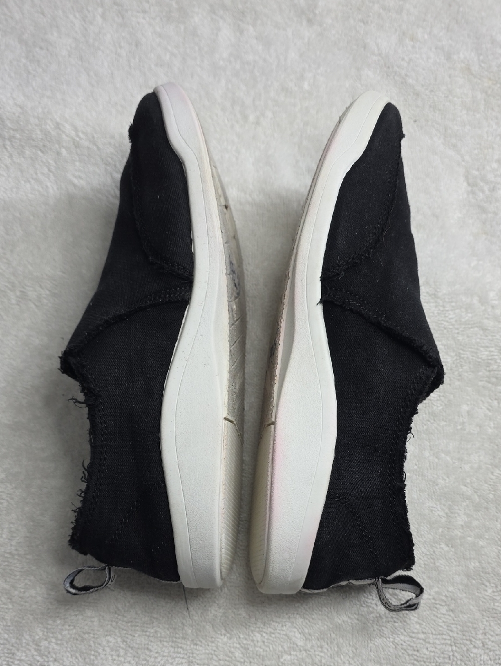 Vionic Beach Casual Slip-On Canvas Sneakers in Black Ladies Size 8.5 Distressed - Picture 11 of 16